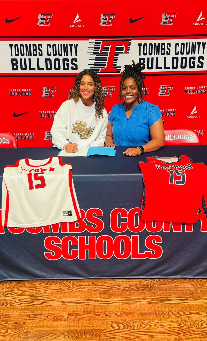 Arianna Hill signs with Reinhardt University