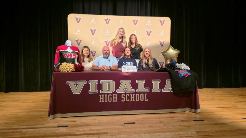 Roberson Signs to Cheer at GSU 
